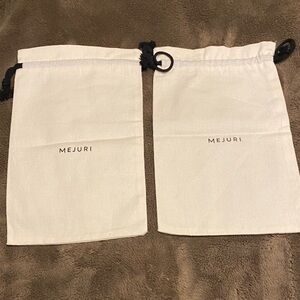Mejuri Cream Jewelry Pouches (2)🎄